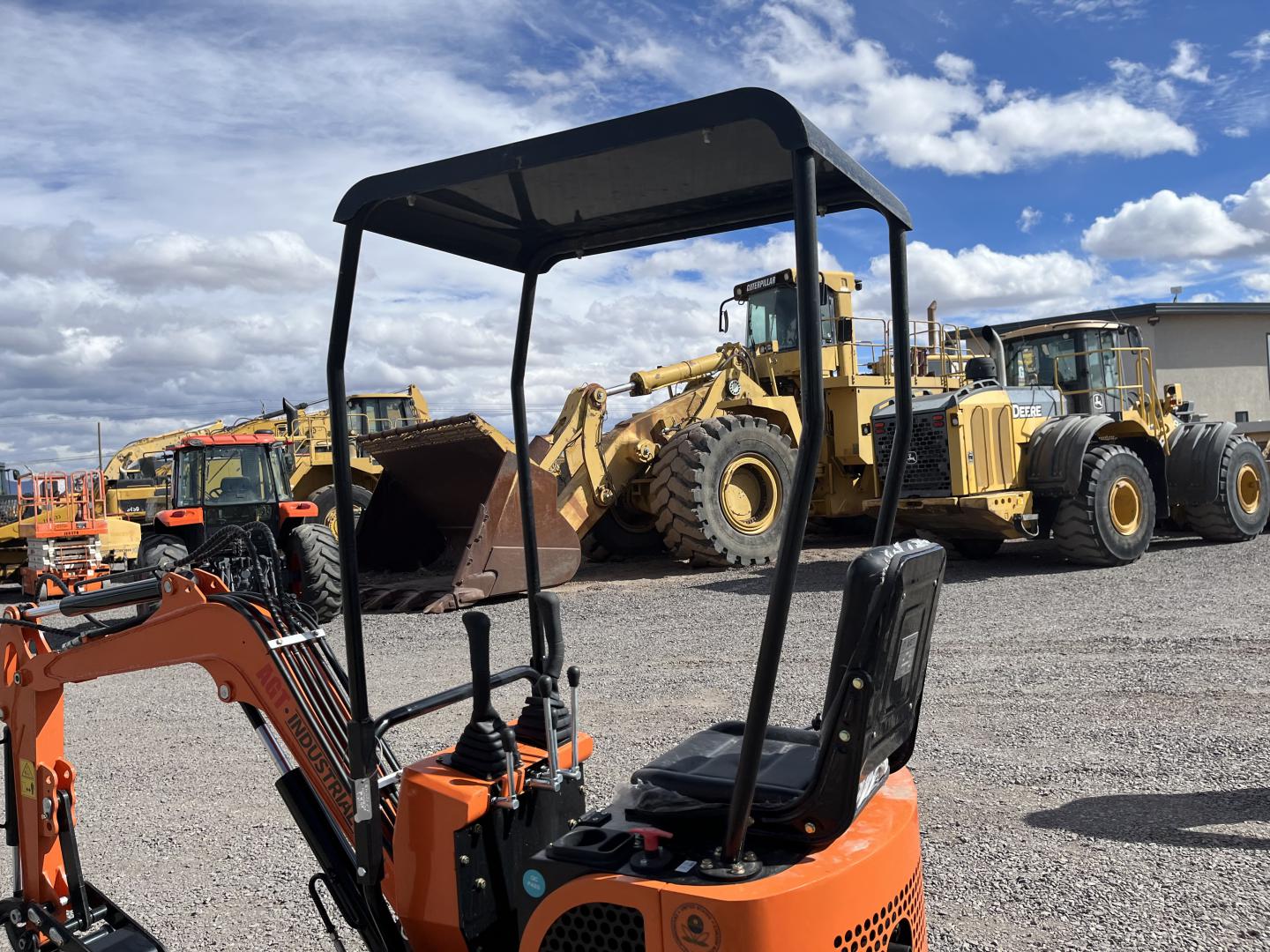 ./imagenes/INVOICE/2019/17382/MINIEXCAVADORA AGROTK QH12 (10).JPG